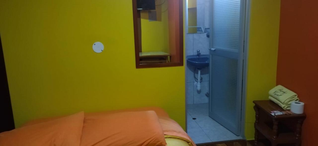 Hospedaje Karol Hotel อายากุตโช ภายนอก รูปภาพ