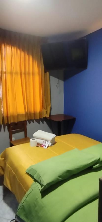 Hospedaje Karol Hotel อายากุตโช ภายนอก รูปภาพ