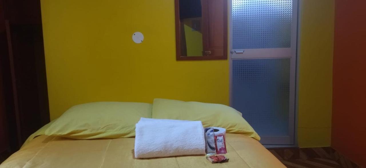 Hospedaje Karol Hotel อายากุตโช ภายนอก รูปภาพ